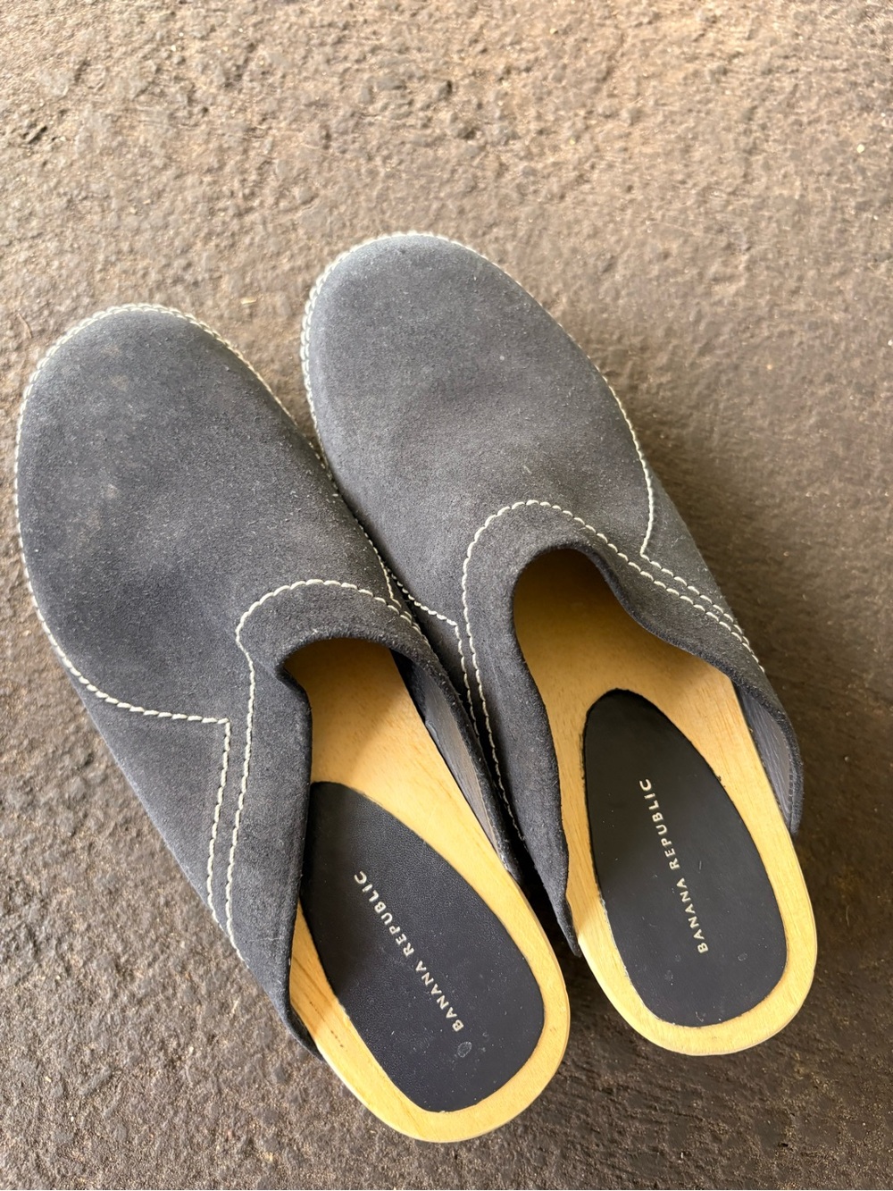 Banana Republic women’s Gray Suede Slip-On Clogs